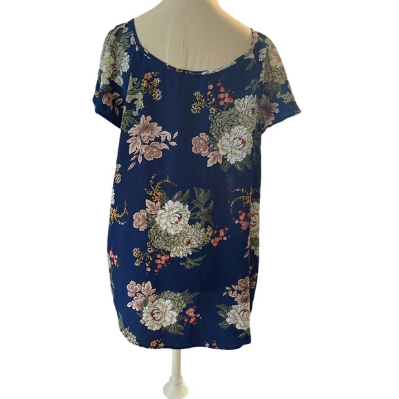 Tempted Blue Floral Print Short Ruffled Sleeve Strappy V-Neck Top Size 1X - Picture 2 of 9